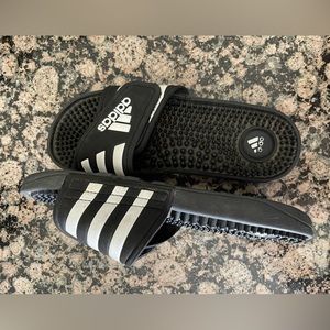 ADISSAGE SLIDES ADIDAS unisex M 5 / W 6 Sandles